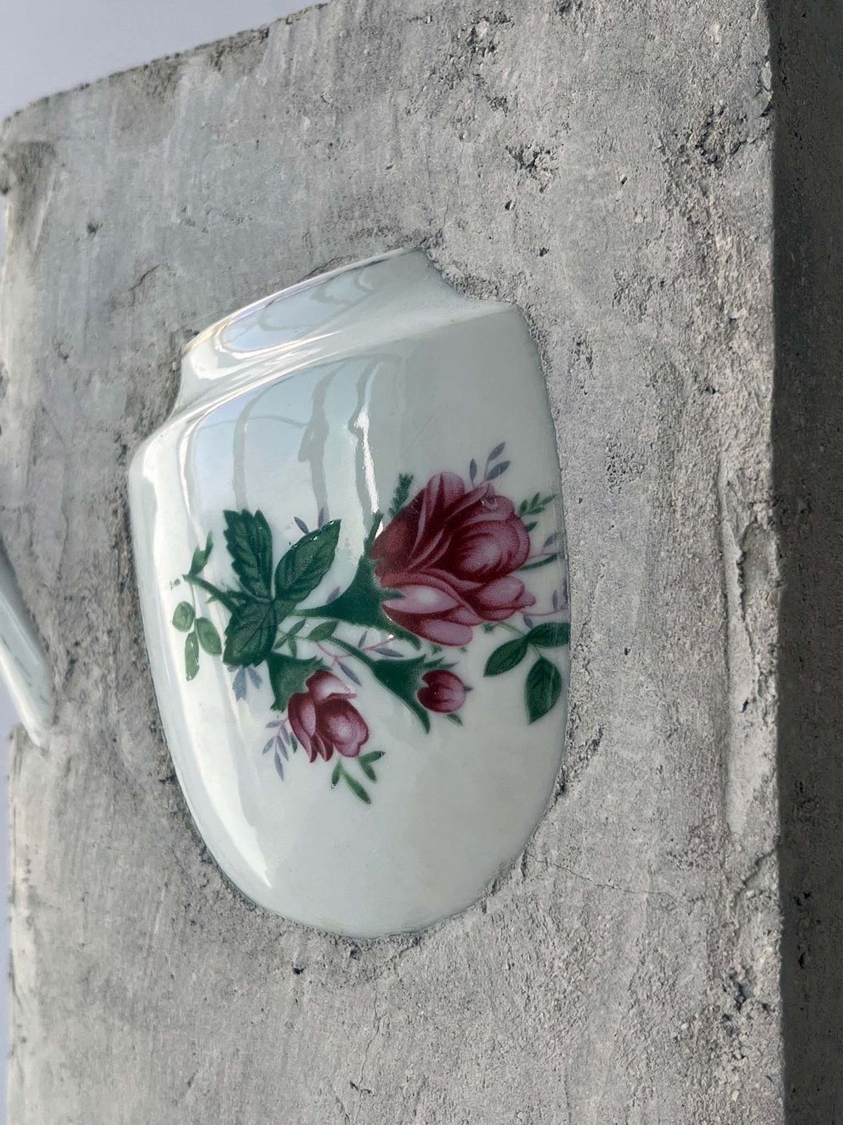 Connecting Cultures, detail of the porcelain fragment